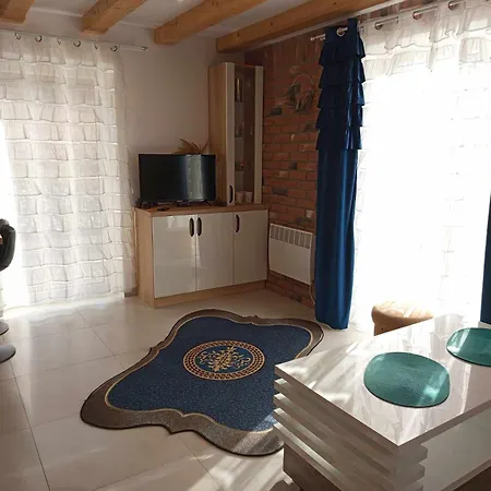 Pod Lasem Toporzysko